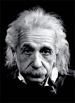 Альберт Эйнштейн выдвинул в 1917 г. гипотезу всемирного антитяготения, которая была подтверждена астрономическими наблюдениями в 1998–1999 гг.