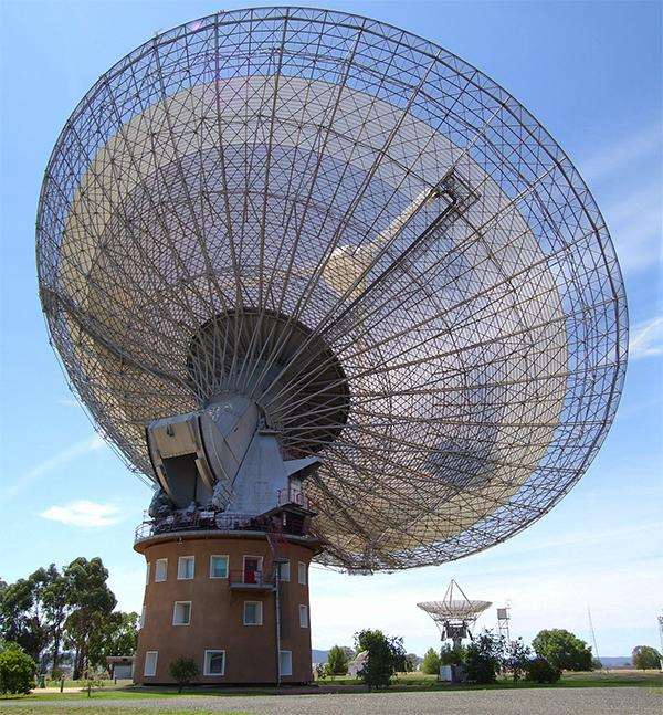 Радиотелескоп австралийской обсерватории Паркса, принимавший участие в наблюдениях (фото Stephen West).