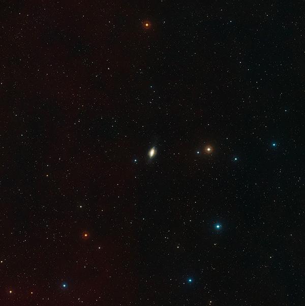 NGC 3521 отмечена красным кружком. (Иллюстрация ESO, IAU, Sky & Telescope.)