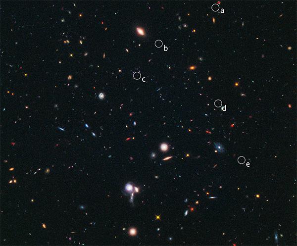 Расположение пяти галактик, входящих в протоскопление (иллюстрация НАСА, ESA, M. Trenti, L. Bradley, BoRG team).