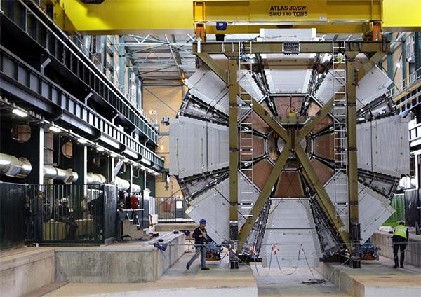 Часть подземной лаборатории, в которой смонтирован детектор OPERA (фото Corbis / CERN).